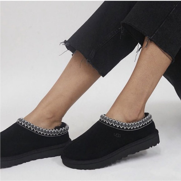 NWT UGG Women’s Tasman black Suede and Shearling Slippers. - Picture 4 of 4